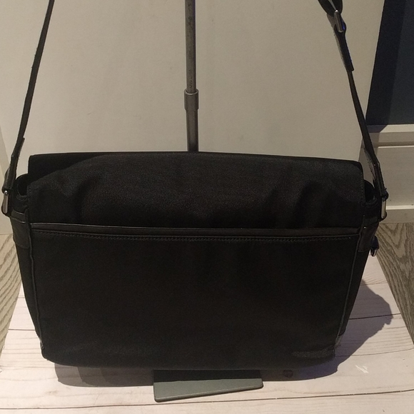 🍀Black nylon messager bag by Michael Kors 🍀🍀 - Picture 8 of 14